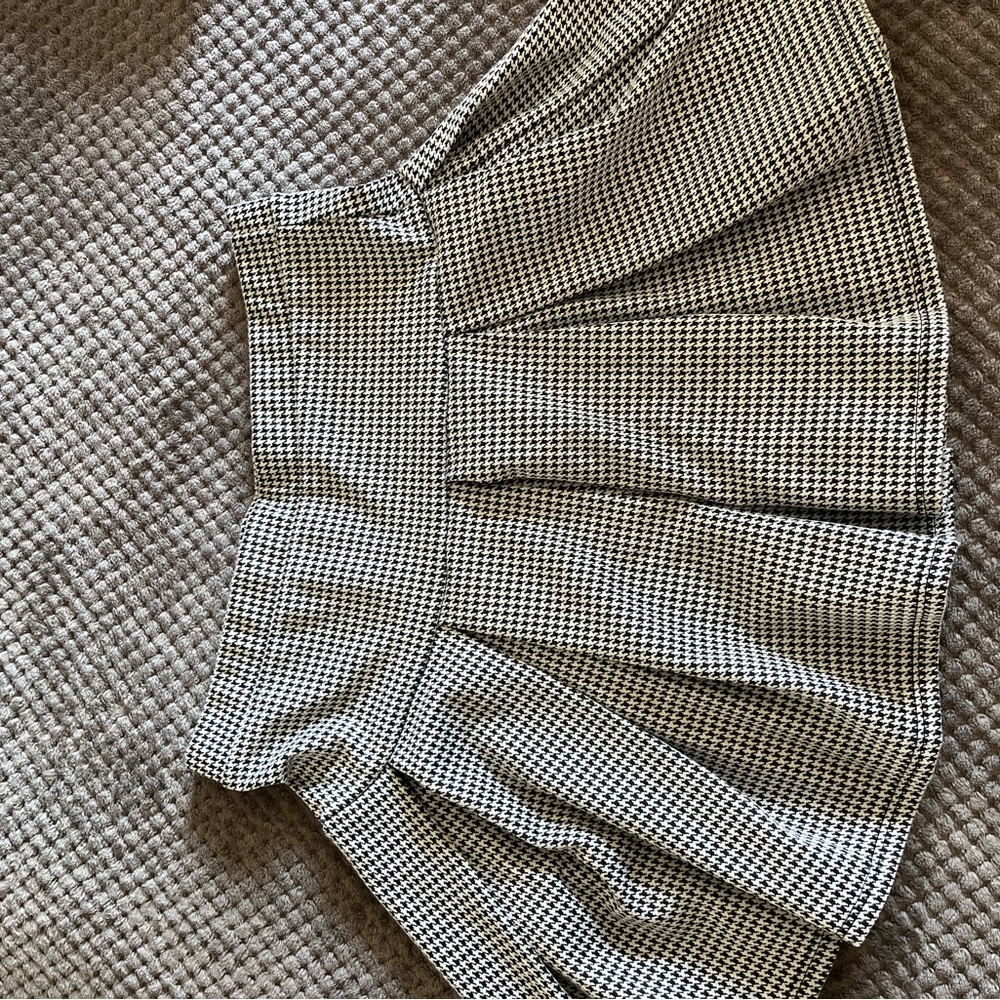 Classic Black and White Houndstooth Skirt